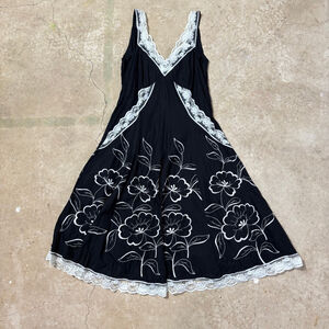 Nu-Look Black White Floral Dress Women’s Medium Flowy Embroidered Tank Back Zip